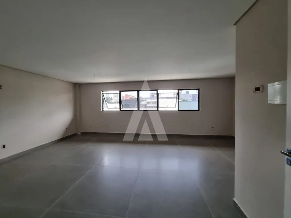 Sala no bairro Bucarein com 37m, banheiro privativo e vagas de estacionamento rotativo. — foto 2