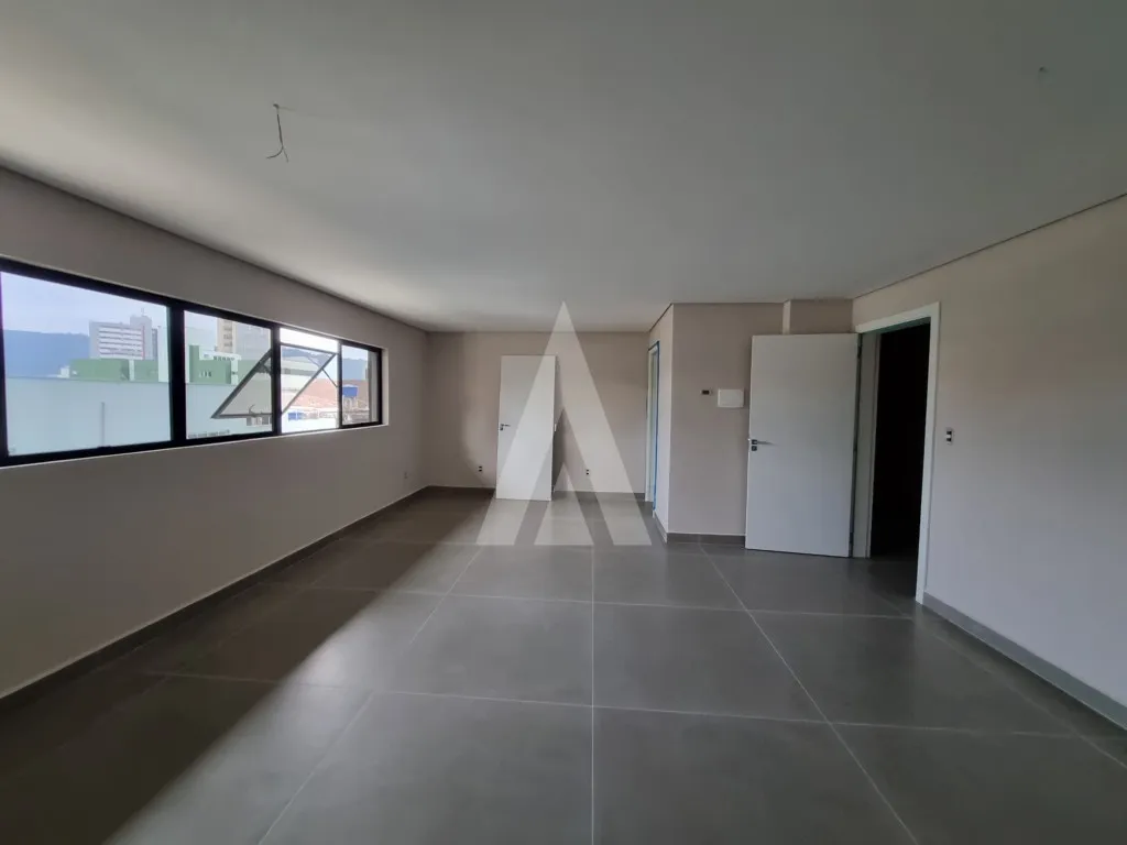 Sala no bairro Bucarein com 37m, banheiro privativo e vagas de estacionamento rotativo. — foto 5