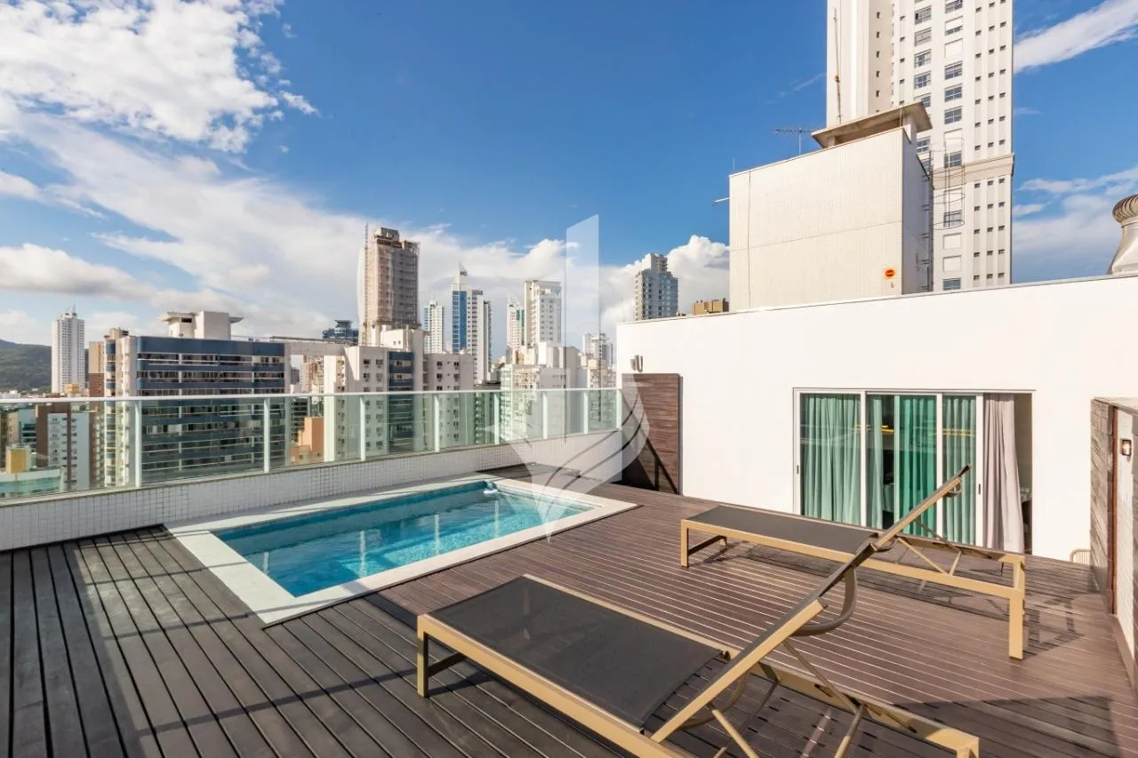 MOBILIADA, DECORADA e EQUIPADA - 03 VAGAS E 5 SUÍTES - BC. - foto 1