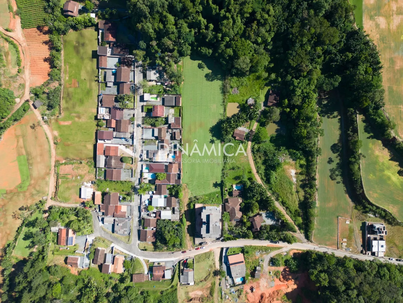 TERRENO COM ÓTIMO COEFICIENTE PARA CONSTRUÇÃO — foto 4