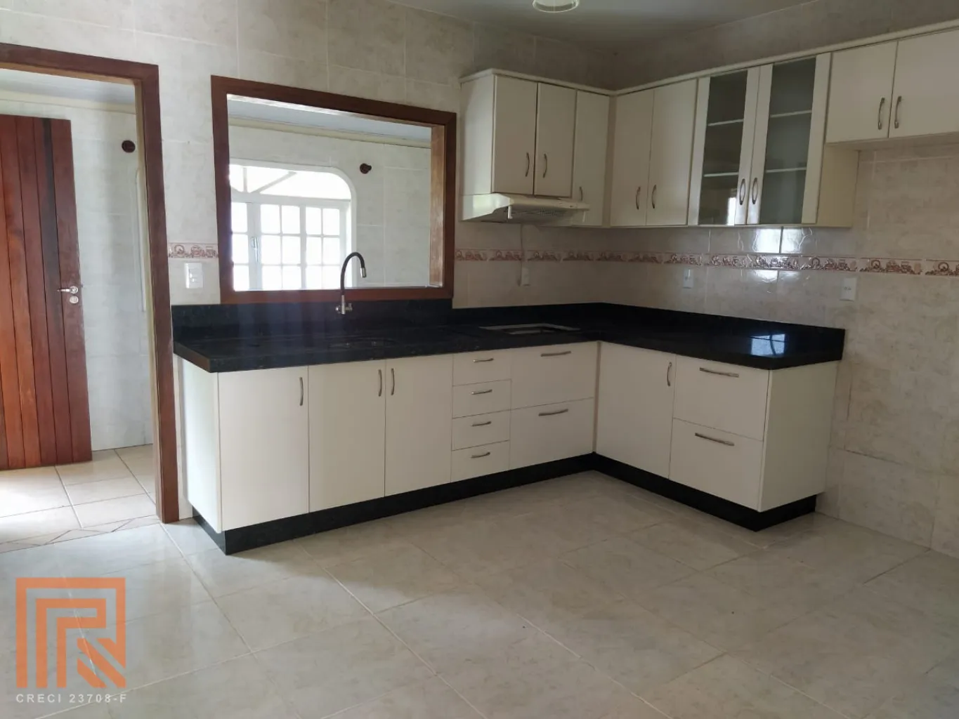 Oportunidade!!! Casa Térrea com 2 Quartos, sendo 1 Suíte em área Residencial Tranquila. — foto 3