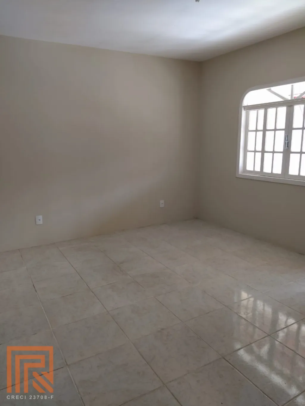 Oportunidade!!! Casa Térrea com 2 Quartos, sendo 1 Suíte em área Residencial Tranquila. — foto 4
