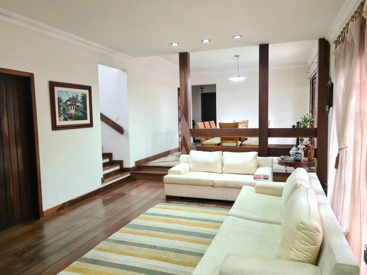 Sobrado com 2 suíte(s) mais 3 quarto(s) à venda no bairro Atiradores em Joinville, de R$ 1.790.000.00 por R$1.700.000,00 — foto 2