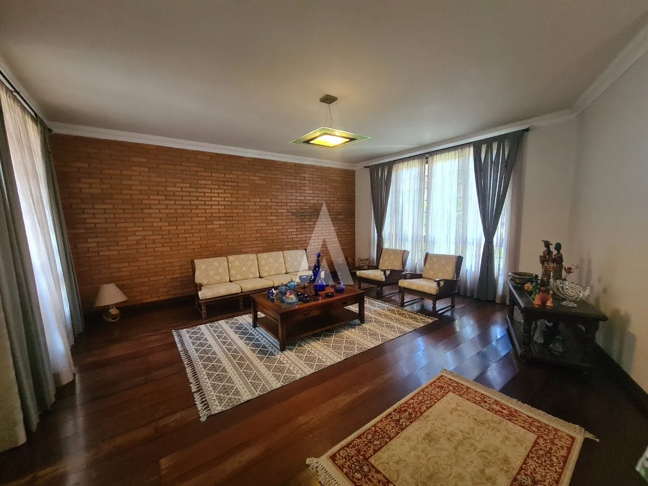 Sobrado com 2 suíte(s) mais 3 quarto(s) à venda no bairro Atiradores em Joinville, de R$ 1.790.000.00 por R$1.700.000,00 — foto 3