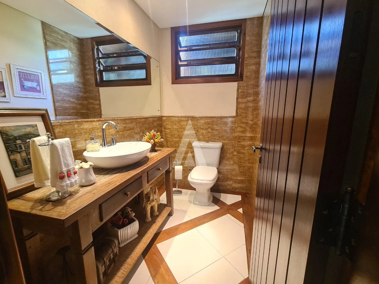 Sobrado com 2 suíte(s) mais 3 quarto(s) à venda no bairro Atiradores em Joinville, de R$ 1.790.000.00 por R$1.700.000,00 — foto 5