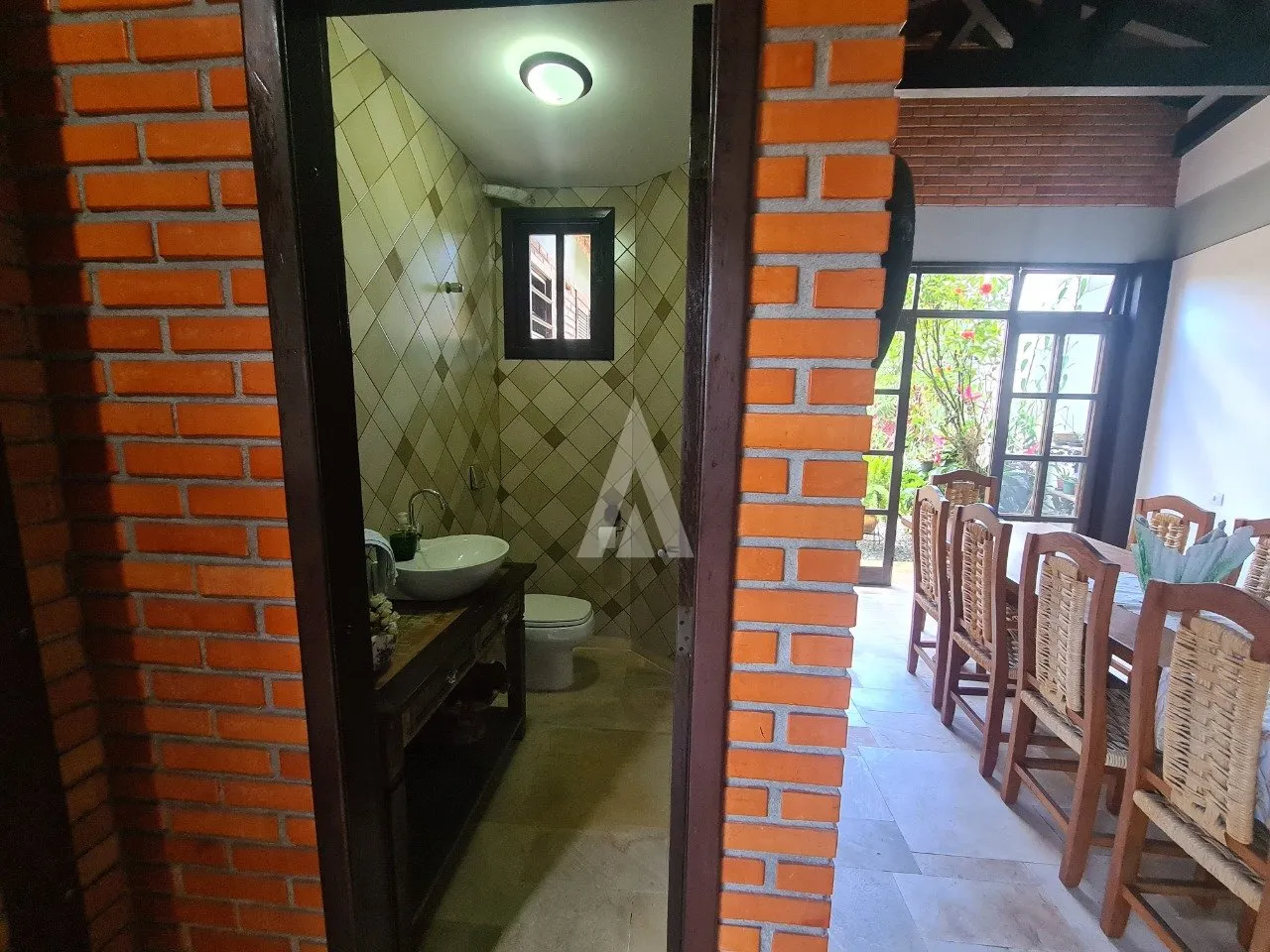 Sobrado com 2 suíte(s) mais 3 quarto(s) à venda no bairro Atiradores em Joinville, de R$ 1.790.000.00 por R$1.700.000,00 — foto 7