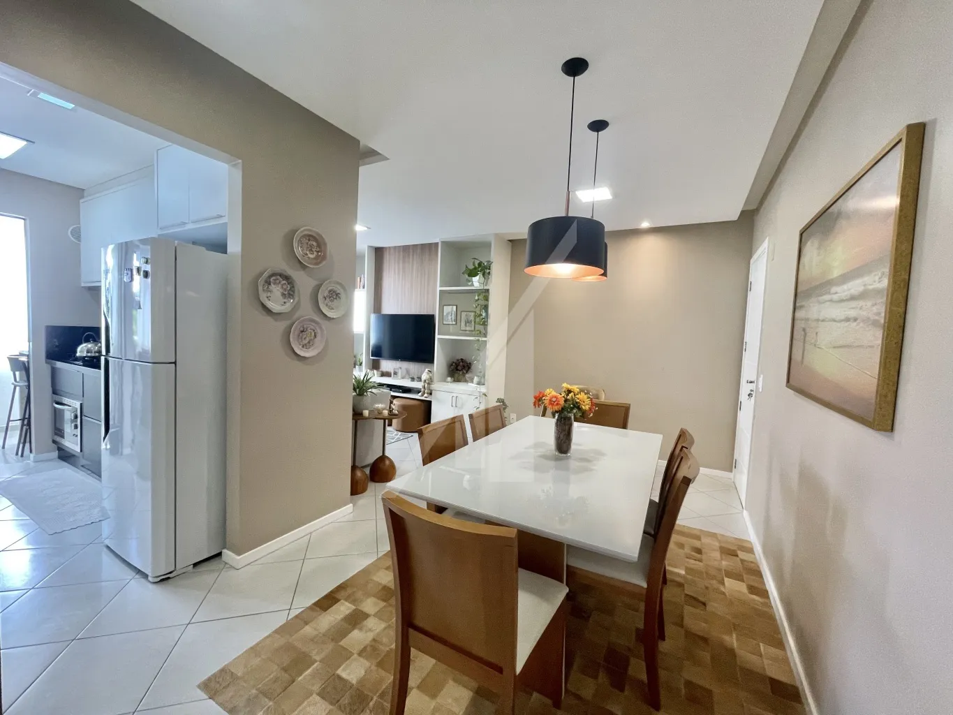 ABELARDO IMOVEIS - Ótimo apartamento na Vila Nova.Sala de visita e jantar, 2 dormitórios, sendo uma suite, sacada com churrasqueira fechada com reike, 2 vagas de garagem individuais. — foto 5