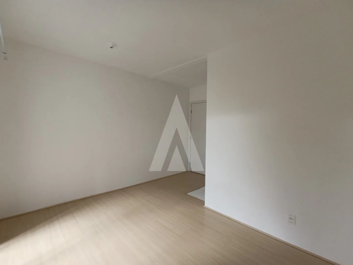 Apartamento com 02 quartos, cozinha com armários e 01 vaga de garagem localizado em Pirabeiraba. — foto 4