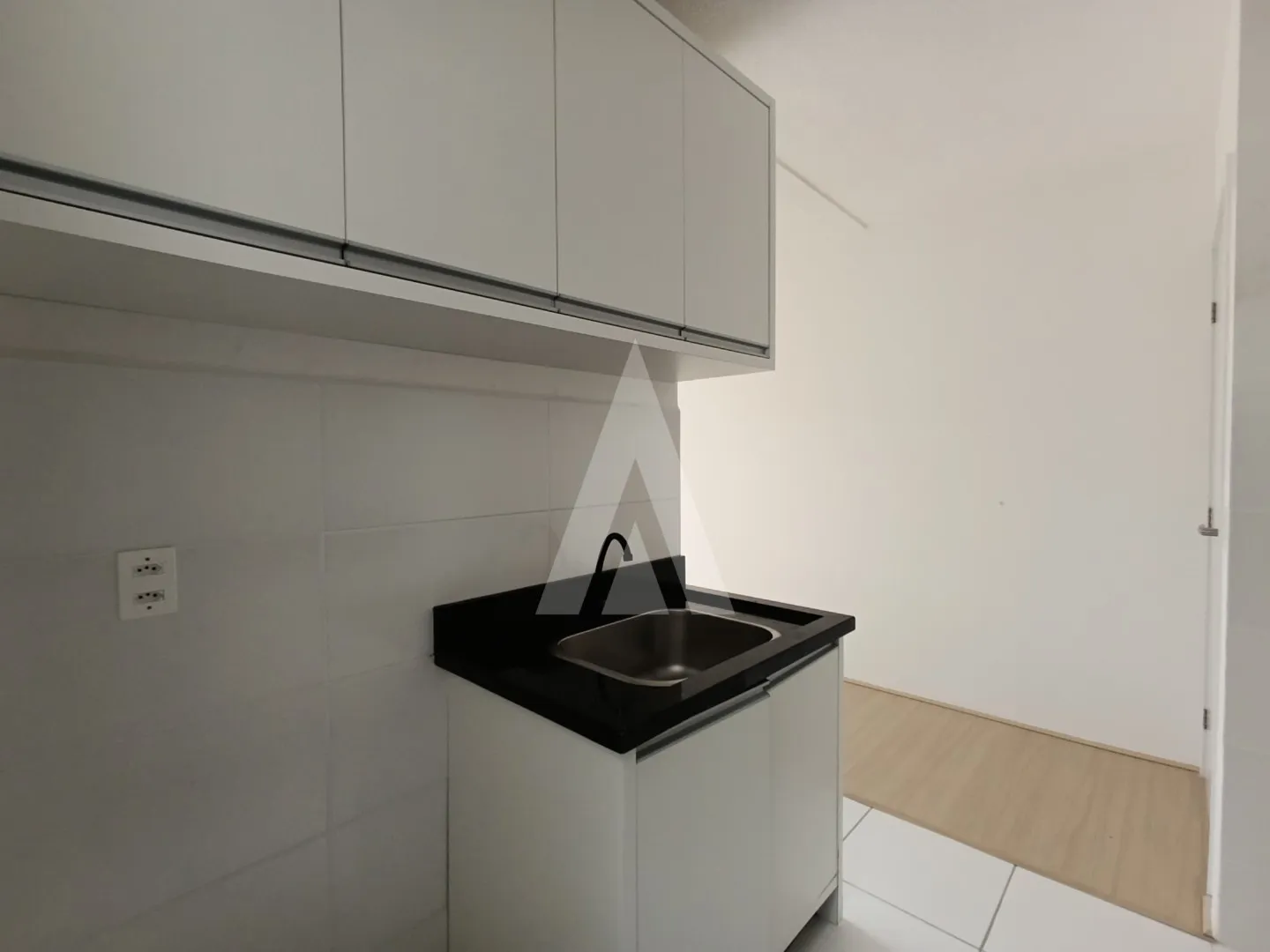 Apartamento com 02 quartos, cozinha com armários e 01 vaga de garagem localizado em Pirabeiraba. — foto 7