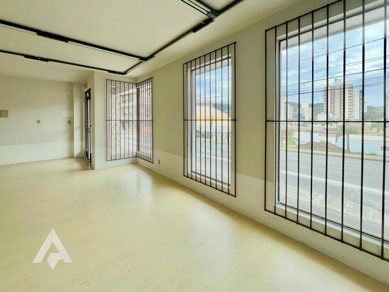 Loja Térrea de 80 m para locação por R$ 2.200,00 - Bairro Victor Konder - Blumenau/SC — foto 2