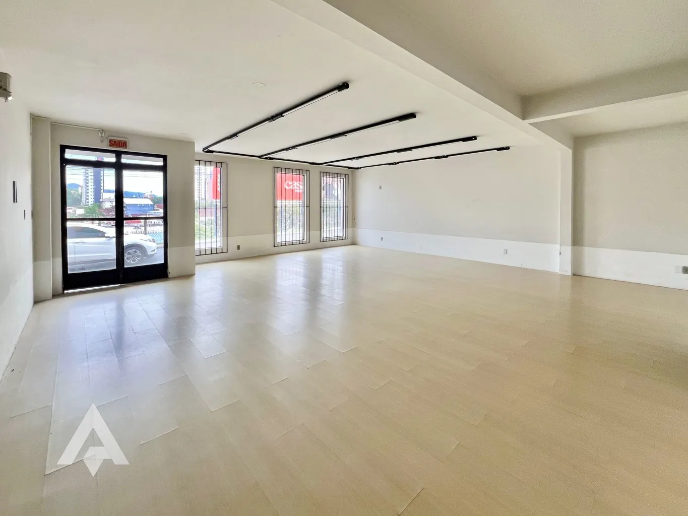 Loja Térrea de 80 m para locação por R$ 2.200,00 - Bairro Victor Konder - Blumenau/SC — foto 3