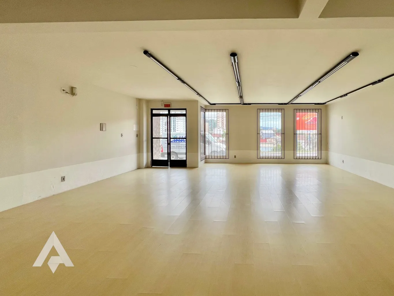 Loja Térrea de 80 m para locação por R$ 2.200,00 - Bairro Victor Konder - Blumenau/SC — foto 4