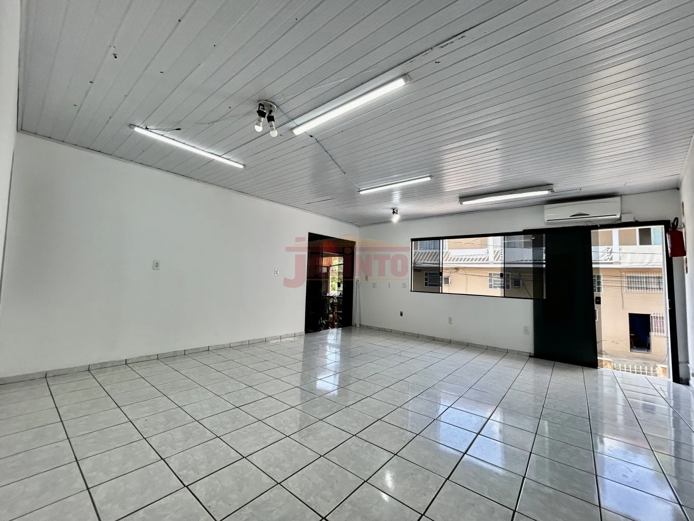 Sala Comercial com aproximadamente 75m localizada no Bairro Fortaleza. - foto 1