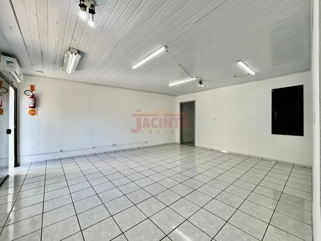 Sala Comercial com aproximadamente 75m localizada no Bairro Fortaleza. — foto 3