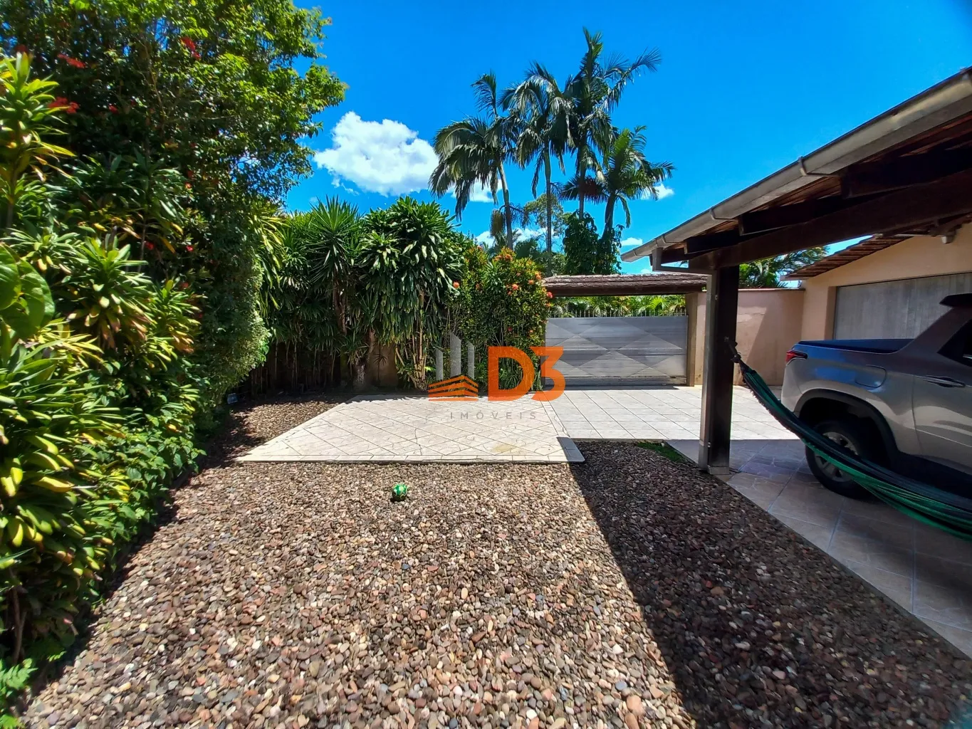 Casa com três dormitórios no bairro Fortaleza — foto 2