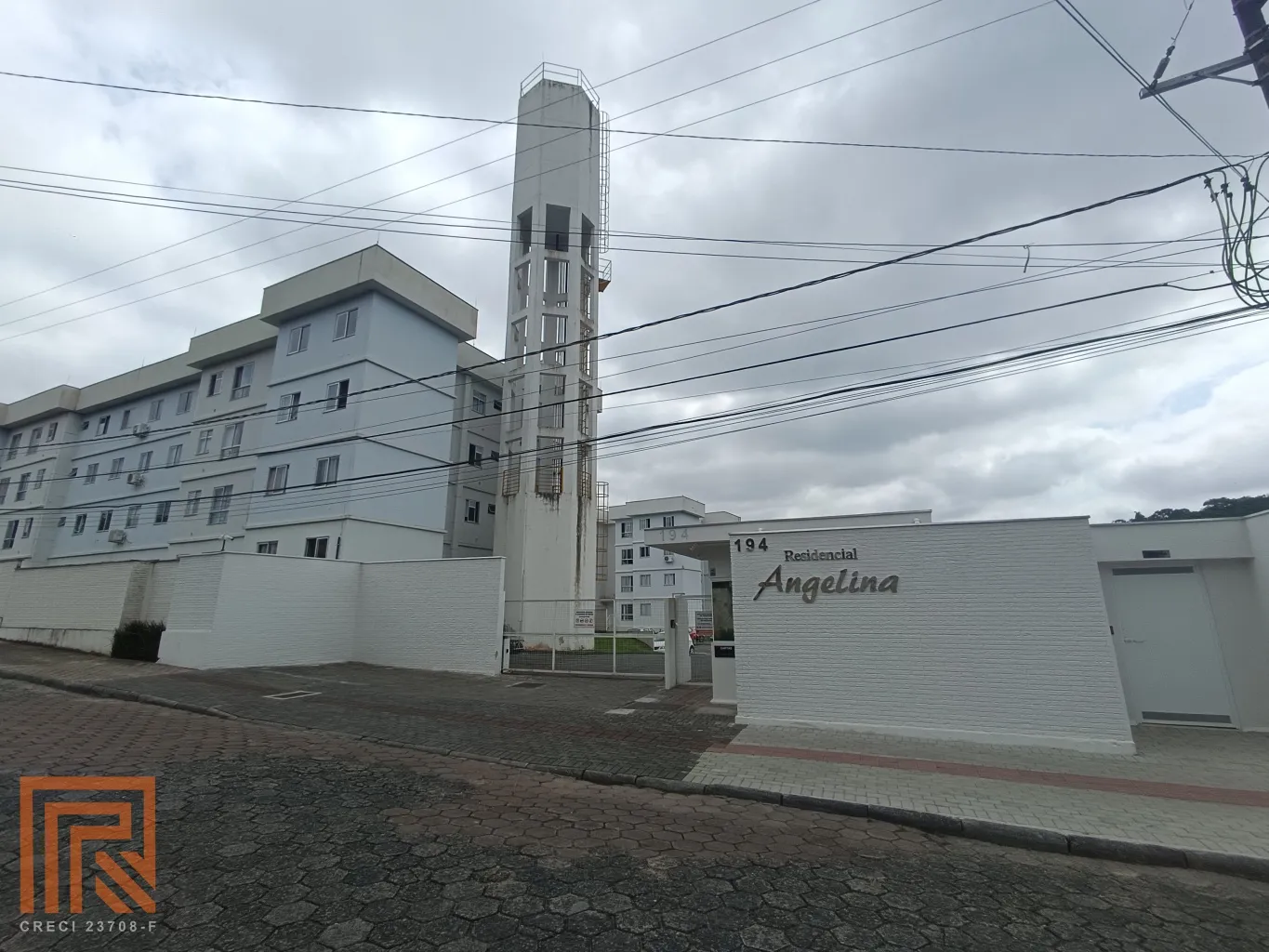 Apartamento próximo ao Terminal da Agua verde com 2 dormitórios. - foto 1