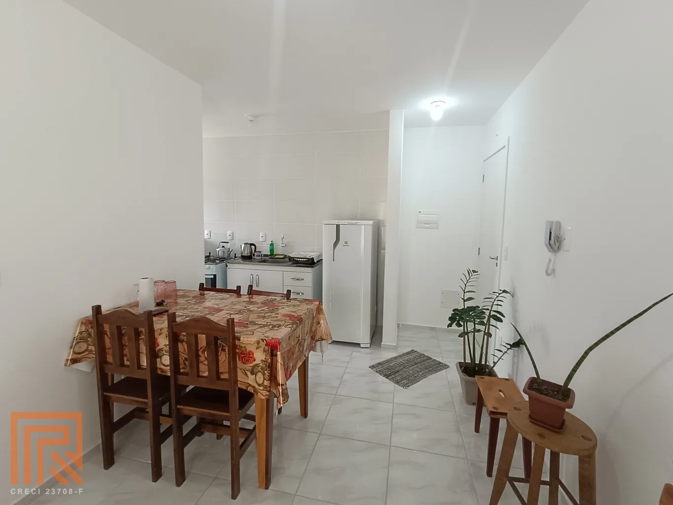 Apartamento próximo ao Terminal da Agua verde com 2 dormitórios. — foto 3