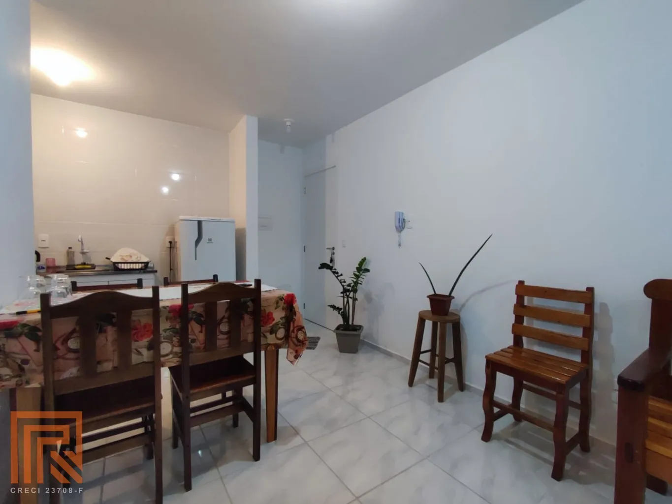 Apartamento próximo ao Terminal da Agua verde com 2 dormitórios. — foto 4