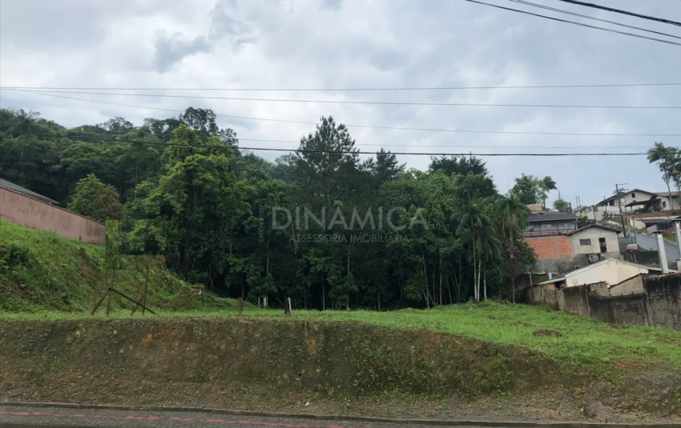 Ótimo terreno no Bairro Velha Central, com 13.116m2, 29,95 metros de frente, Próximo a Rede Top Velha Central, Blumenau Santa Catarina. - foto 1