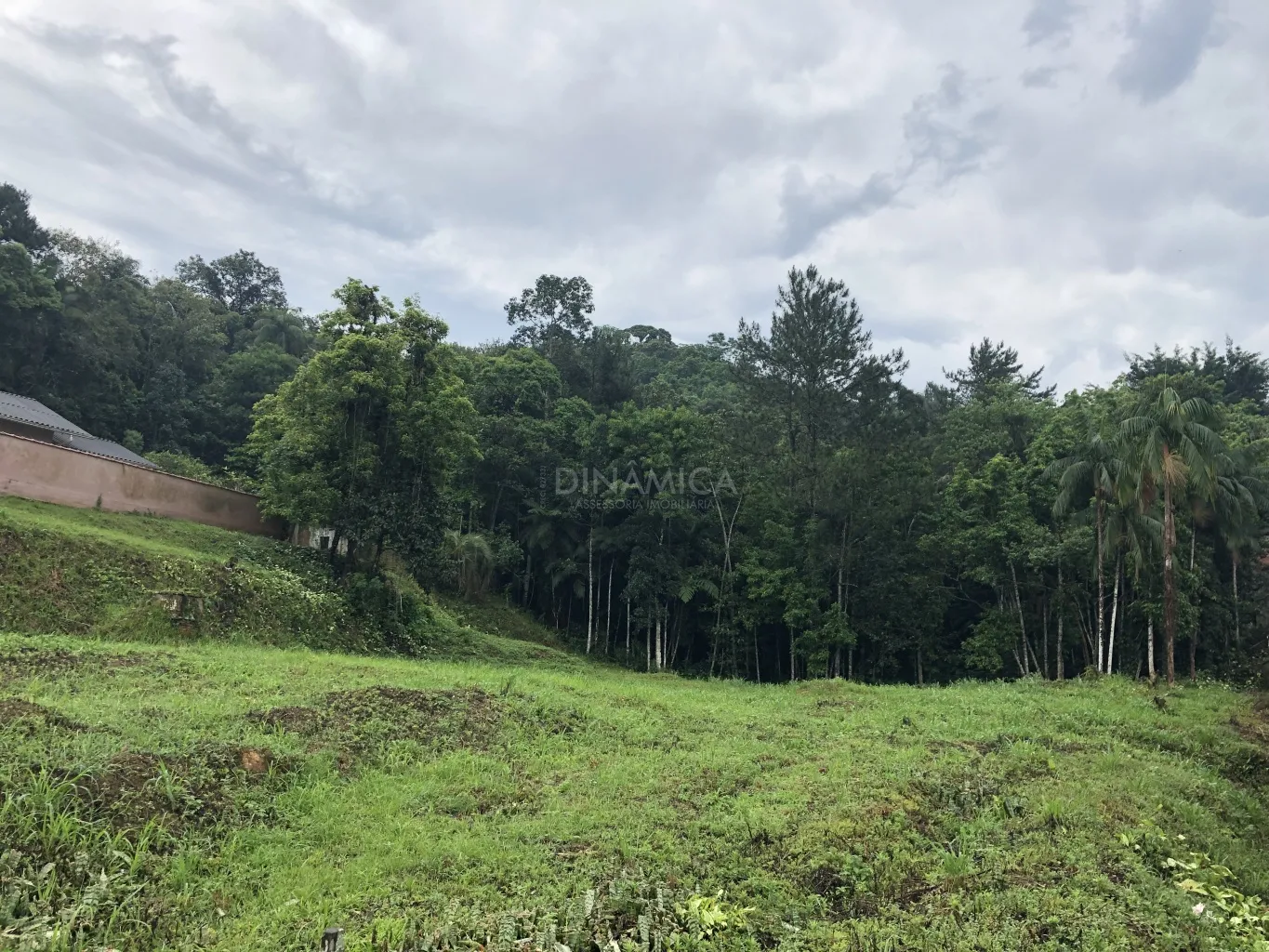 Ótimo terreno no Bairro Velha Central, com 13.116m2, 29,95 metros de frente, Próximo a Rede Top Velha Central, Blumenau Santa Catarina. — foto 2