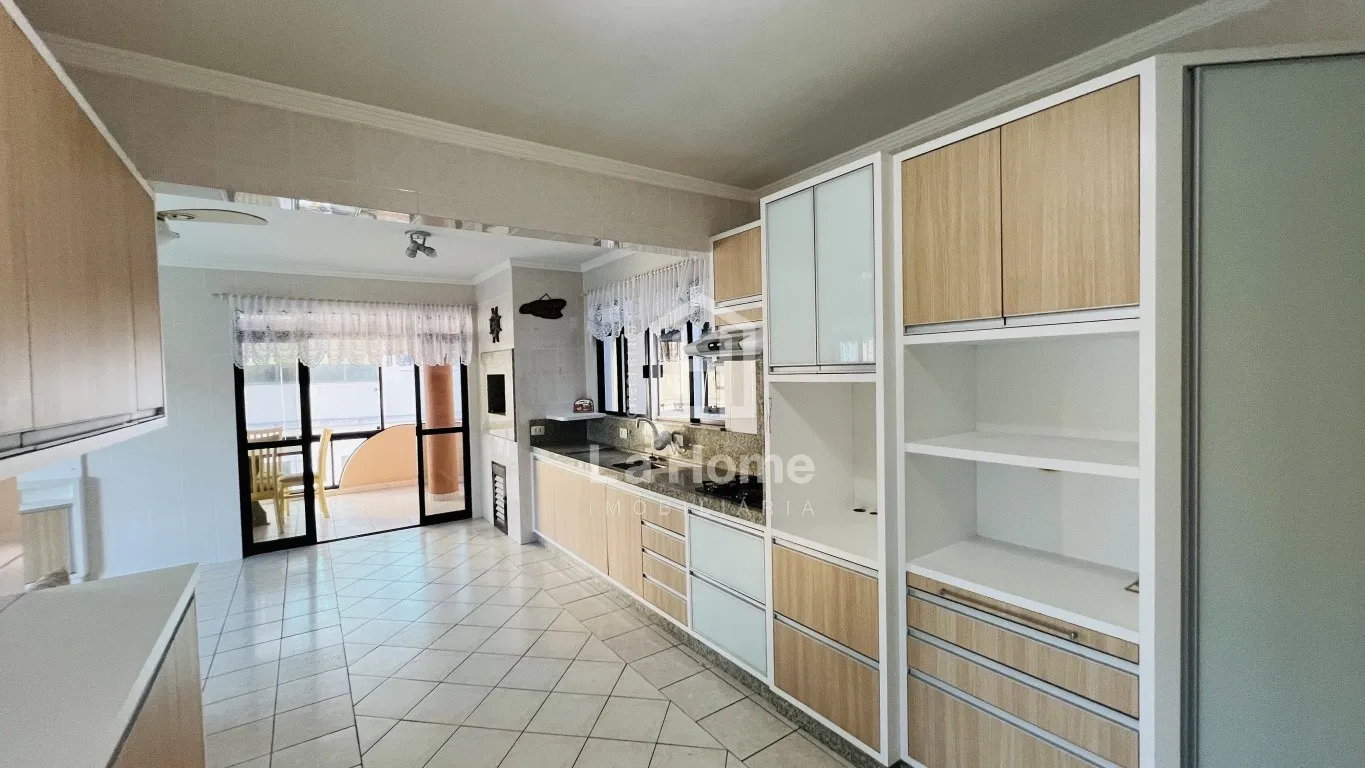 Cobertura com 4 dormitórios sendo 01 suíte à venda no Centro de Itapema. — foto 4