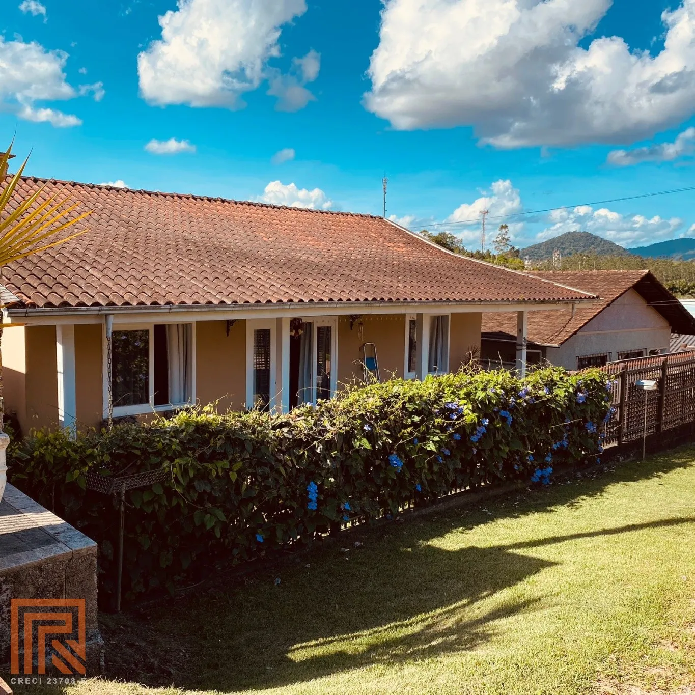 Casa no bairro Testo Salto com 3 dormitórios, área de festas e amplo espaço de terreno! - foto 1