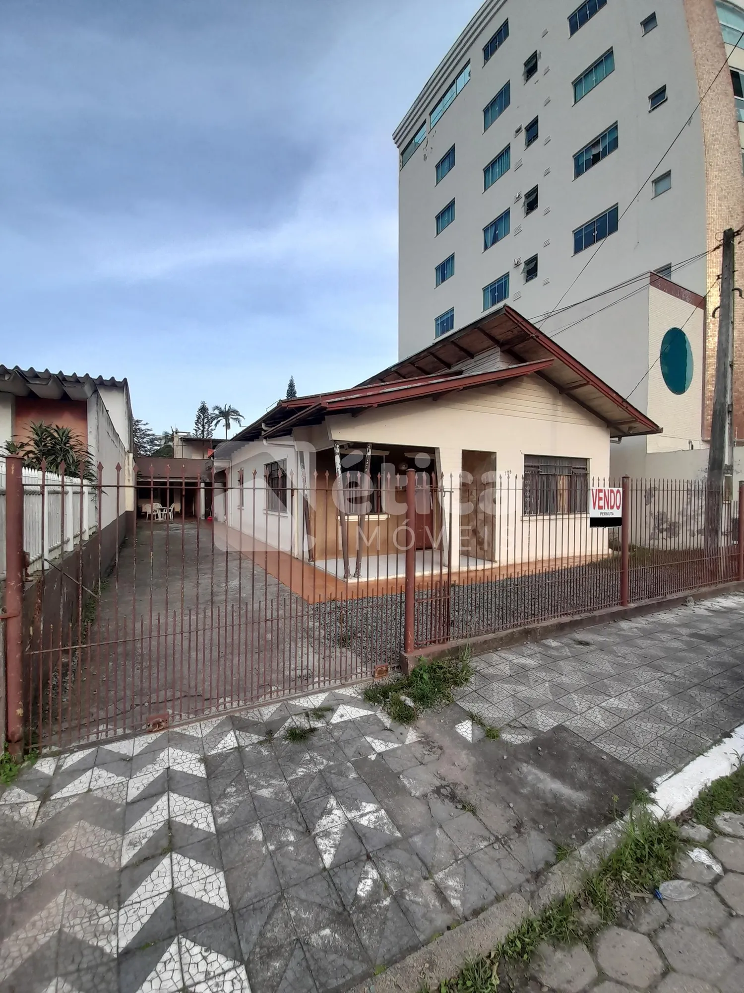 Ampla casa com 6 dormitórios edicula de 2 pisos e piscina Vila Operária Itajaí - foto 1