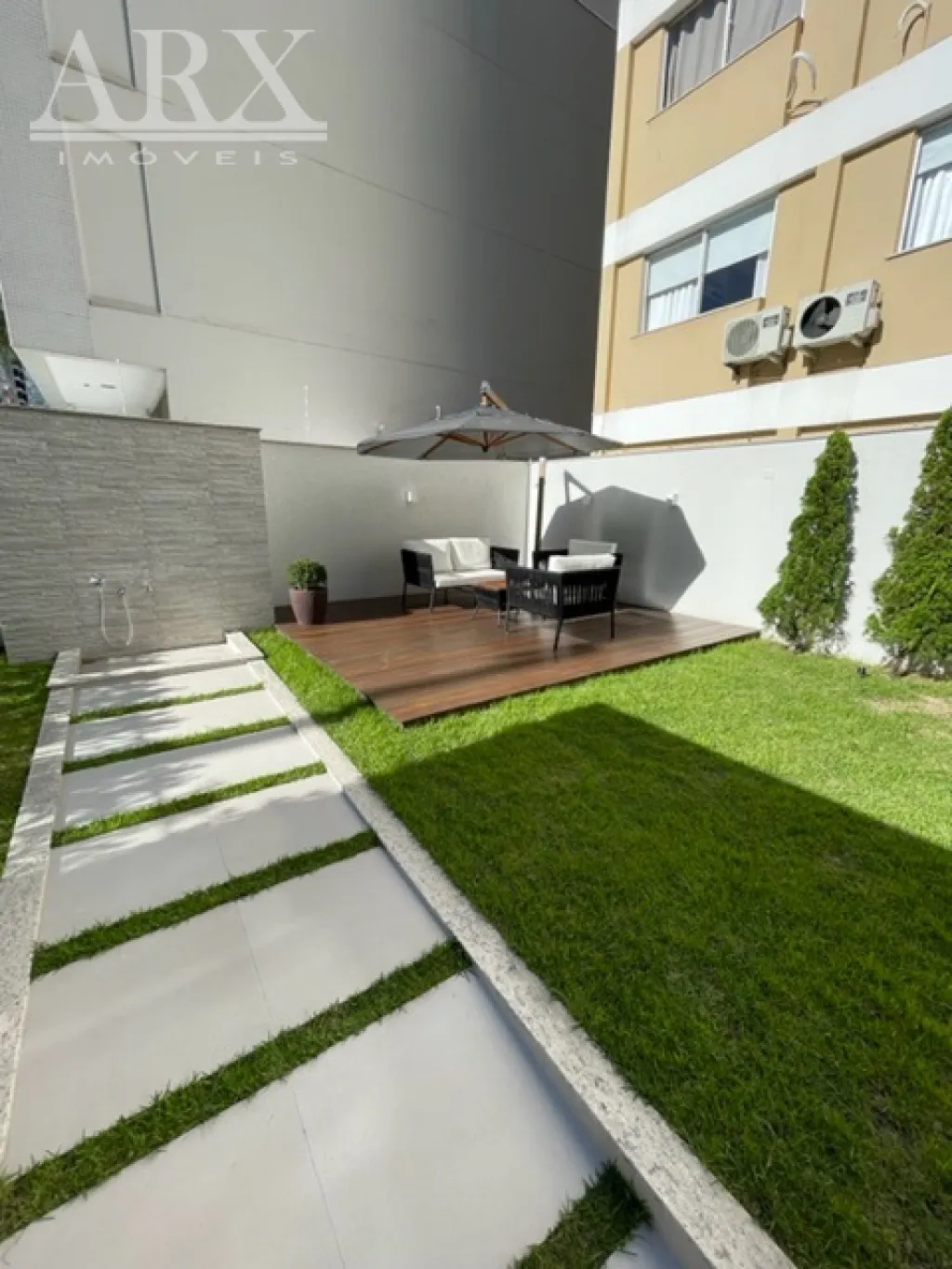 Cobertura plana no Edifício Cravo e Canela em Balneário Camboriú. — foto 2