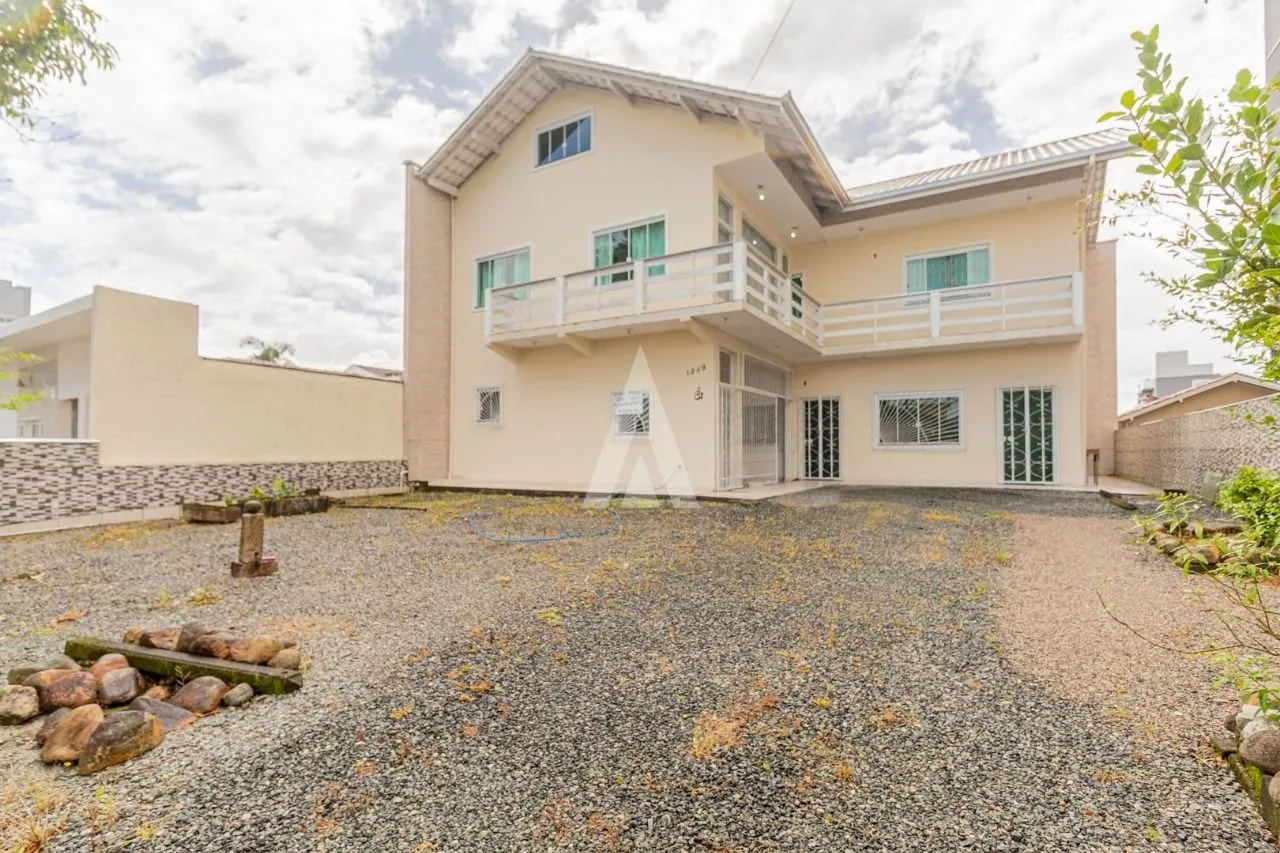 Sobrado com 1 suíte(s) mais 1 quarto(s) à venda no bairro Bucarein em Joinville, por R$ 1.388.000.00. - foto 1