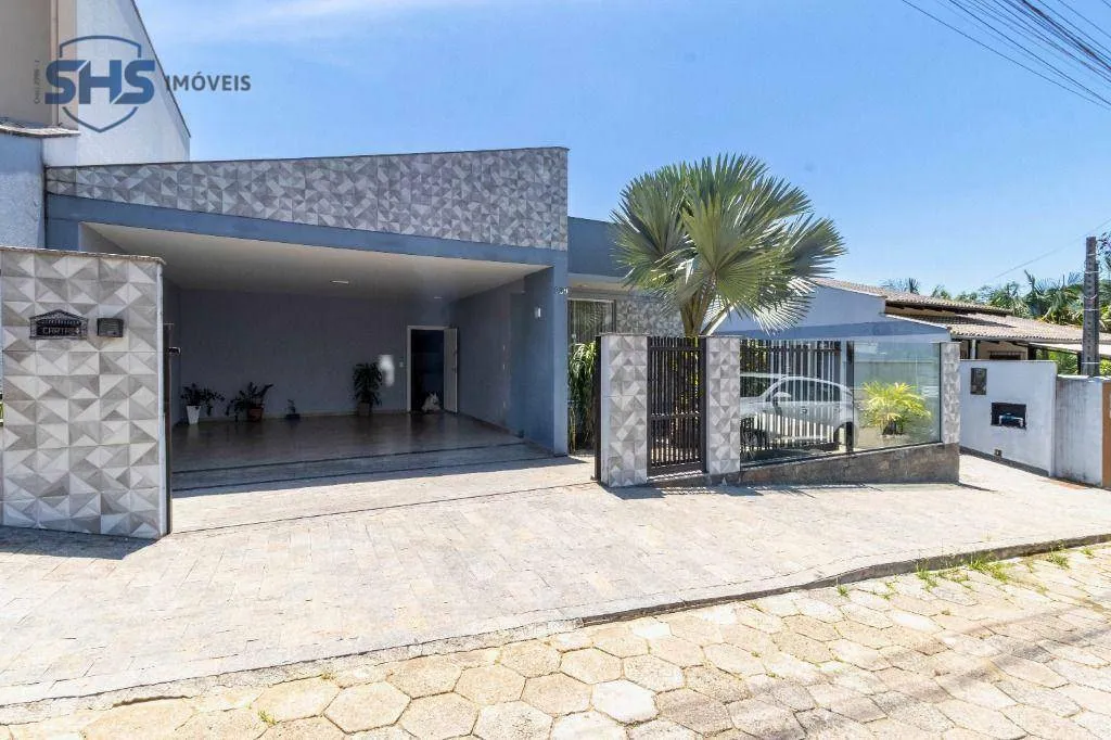 Linda casa com piscina com 4 quartos, sendo 1 suíte e com piscina no bairro da Velha — foto 2