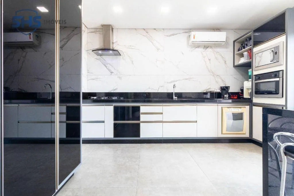 Linda casa com piscina com 4 quartos, sendo 1 suíte e com piscina no bairro da Velha — foto 4