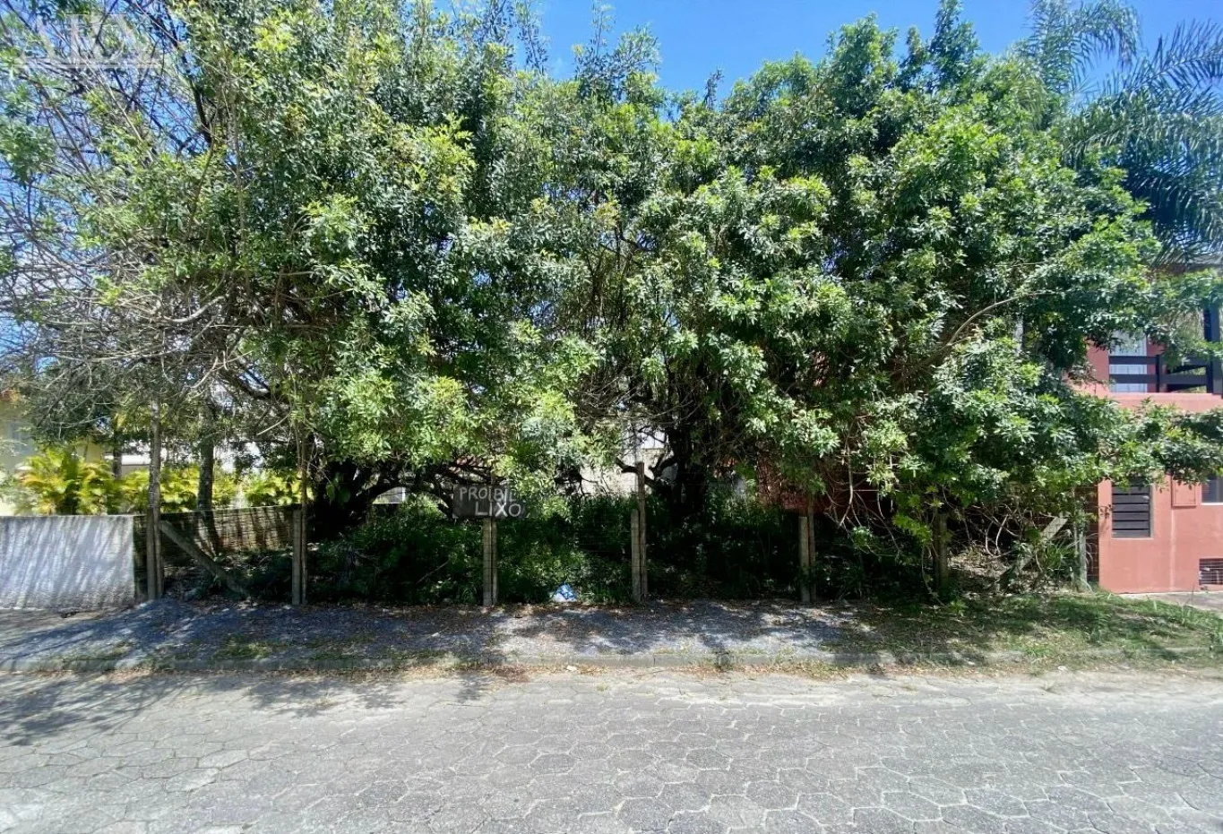 Amplo terreno na Praia de Mariscal, em Bombinhas - foto 1