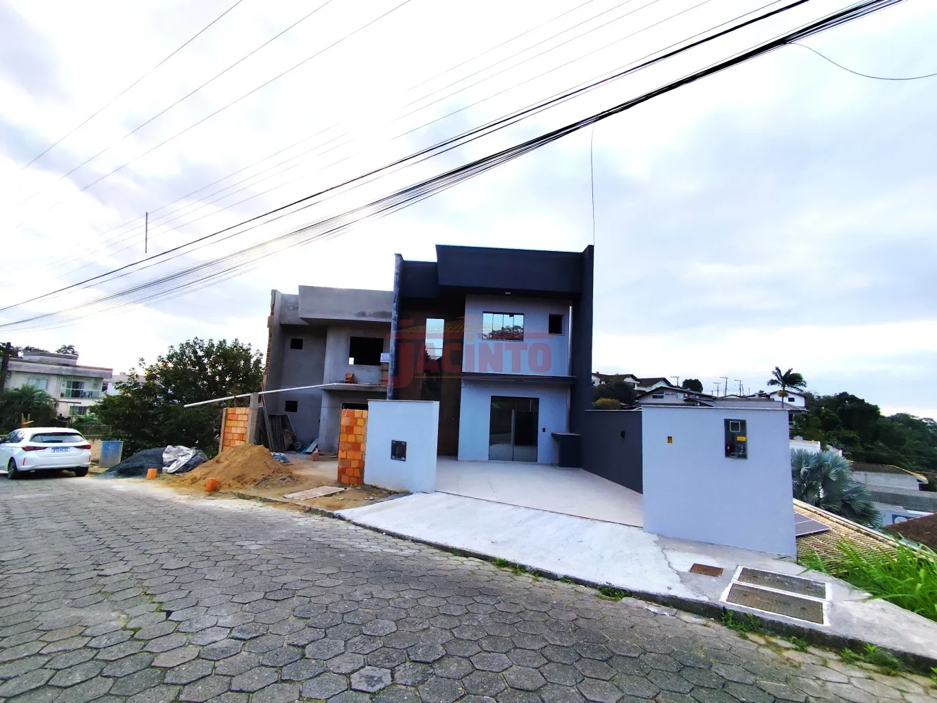 Sobrado com 2 dormitórios, sala e cozinha integradas, área privativa total de 115 m, em excelente localização na Itoupava Norte. — foto 2