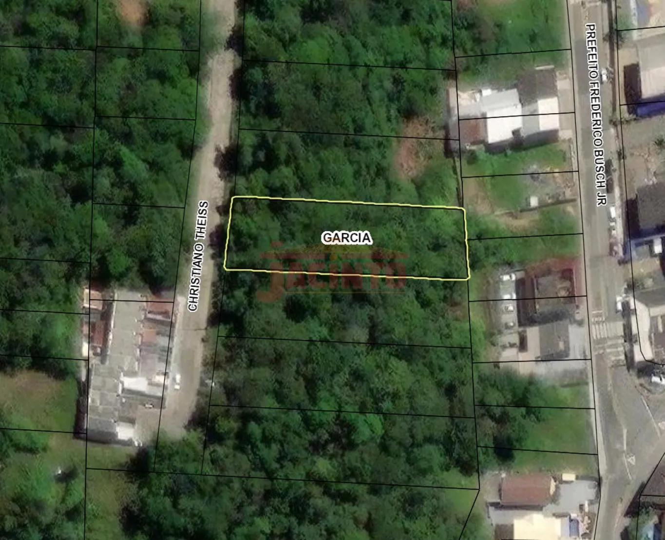 Terreno com 1.387,20 m, com 20 metros de frente, na divisa entre o Bairro Garcia e o Centro de Blumenau, na Rua Christiano Theiss, próximo ao Angeloni da Fonte, Hospital Santa Catarina e Bistek, livre de enchente. — foto 2