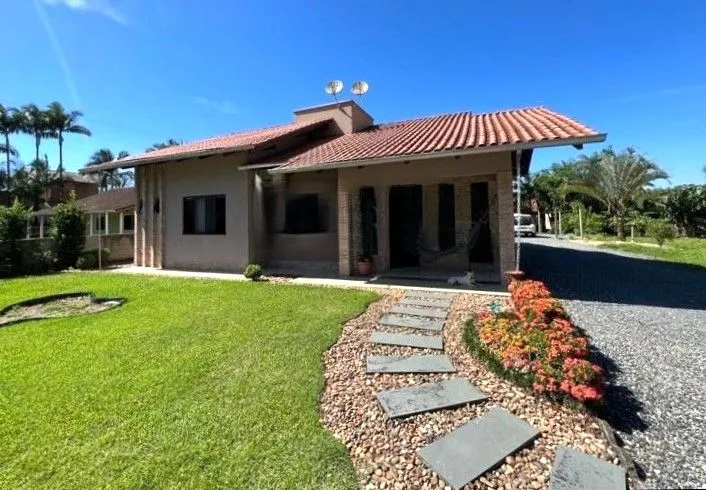 Casa com 4 dormitórios à venda no bairro Divineia em Rio dos Cedros/SC - foto 1