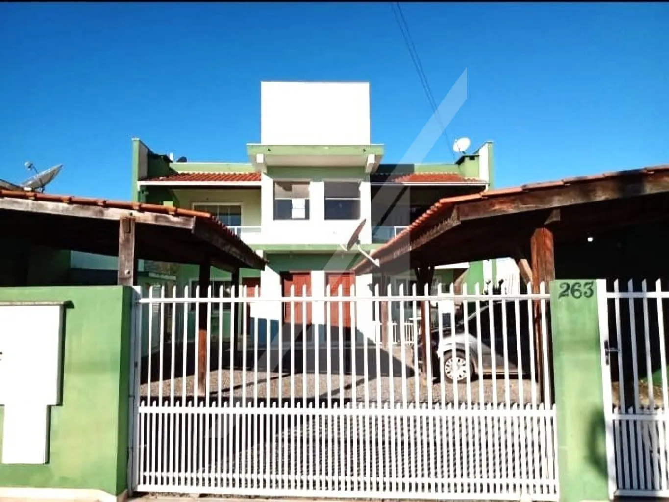 Excelente opção para quem busca um lugar para descansar e aproveitar as belezas naturais da praia de Armação. - foto 1