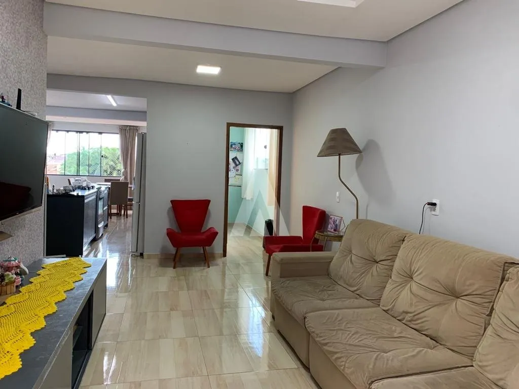 Casa com 1 suíte(s) mais 2 quarto(s) à venda no bairro Santa Catarina em Joinville, por R$ 690.000.00. — foto 2