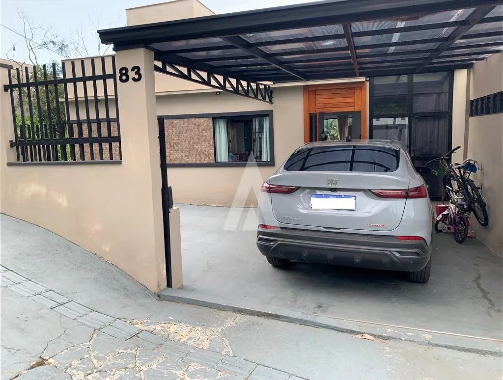 Casa com 1 suíte(s) mais 2 quarto(s) à venda no bairro Santa Catarina em Joinville, por R$ 690.000.00. — foto 3