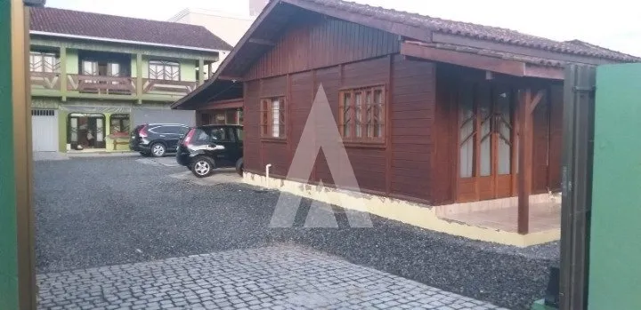 Sobrado com 1 suíte(s) mais 5 quarto(s) à venda no bairro Boa Vista em Joinville, por R$ 848.000.00. - foto 1
