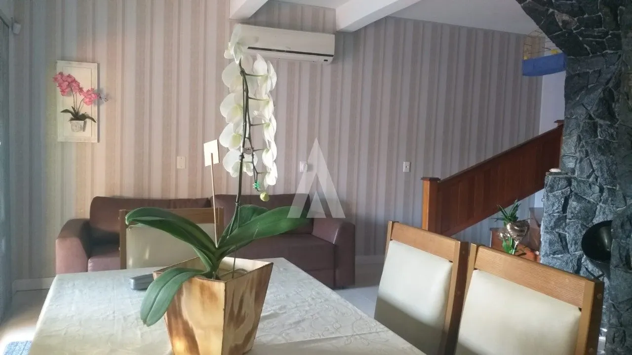 Sobrado com 1 suíte(s) mais 5 quarto(s) à venda no bairro Boa Vista em Joinville, por R$ 848.000.00. — foto 7