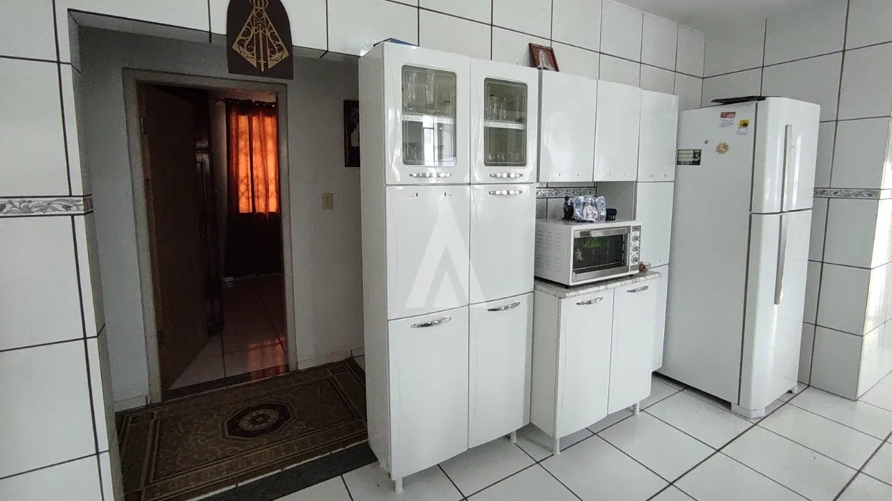 Casa com 1 suíte(s) mais 3 quarto(s) à venda no bairro Bom Retiro em Joinville, de R$ 830.000,00 por R$ 788.000.00. — foto 4