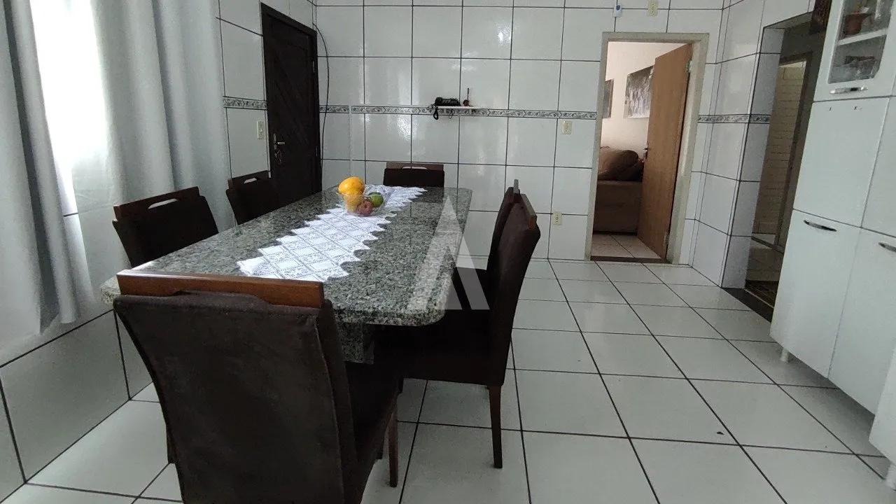 Casa com 1 suíte(s) mais 3 quarto(s) à venda no bairro Bom Retiro em Joinville, de R$ 830.000,00 por R$ 788.000.00. — foto 5