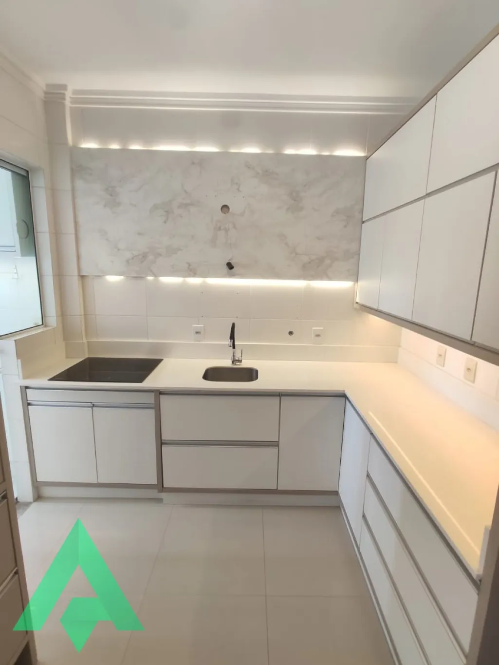 Lindo Apartamento semimobiliado à venda a 500 m da praia, no Centro de Balneário Camboriú! — foto 5