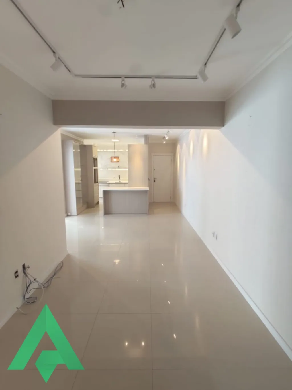 Lindo Apartamento semimobiliado à venda a 500 m da praia, no Centro de Balneário Camboriú! — foto 6