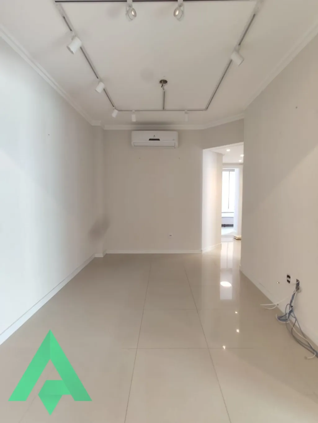 Lindo Apartamento semimobiliado à venda a 500 m da praia, no Centro de Balneário Camboriú! — foto 7