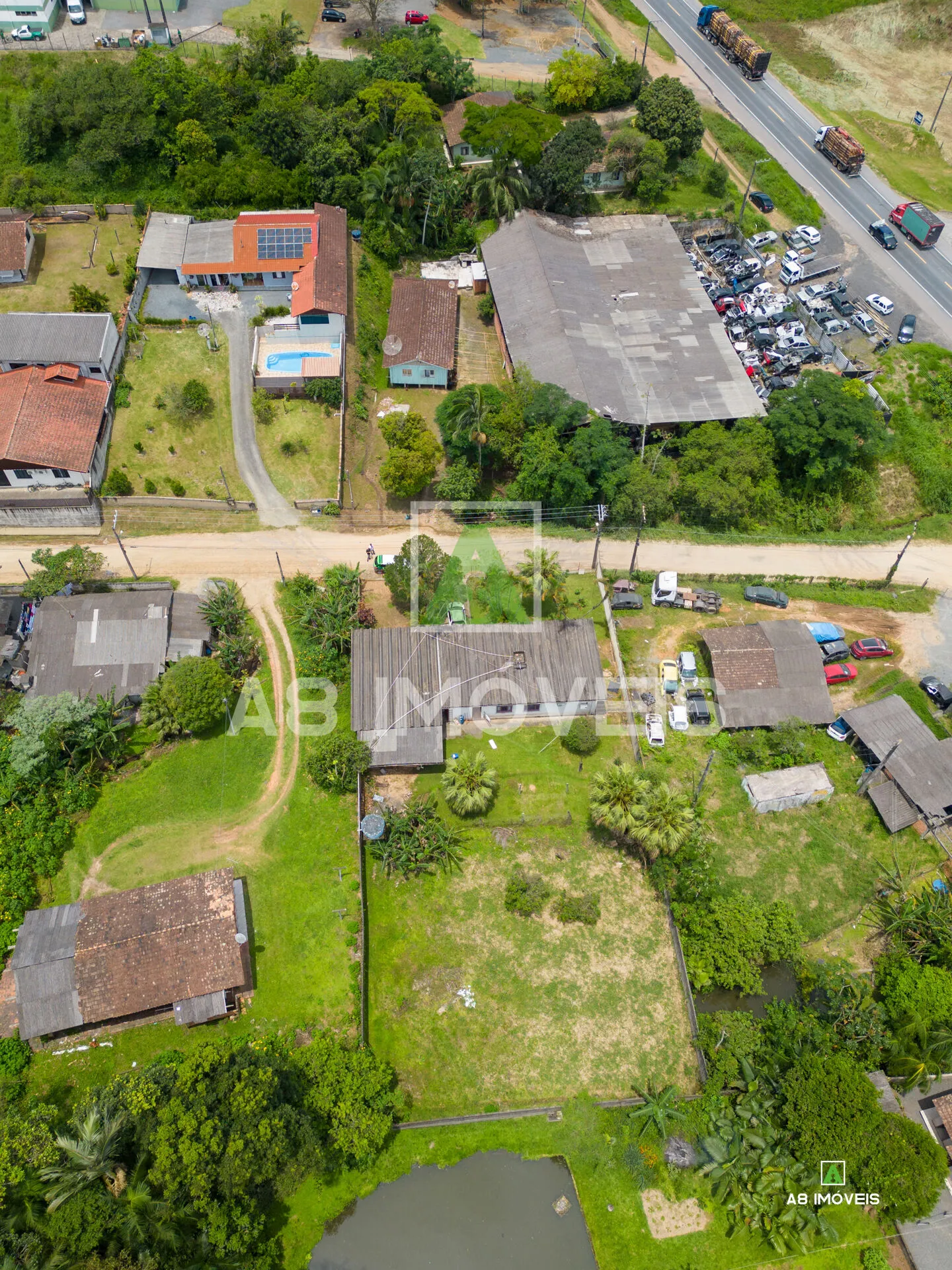 CASA COM GALPÃO BAIRRO BADENFURT COM 1.400 M DE TERRENO — foto 2
