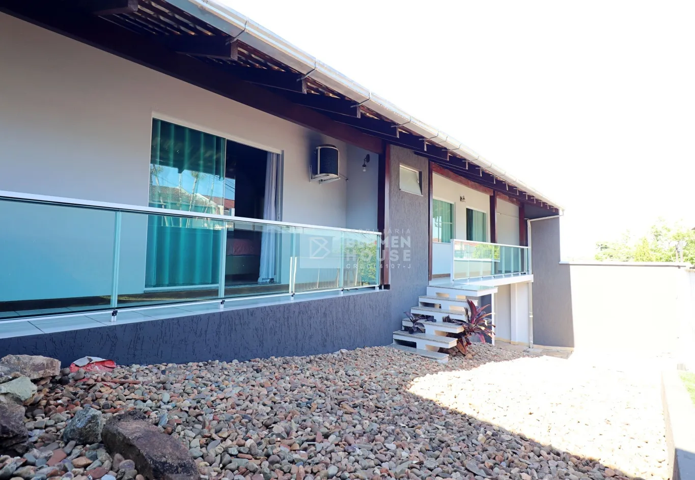 Ampla casa com piscina no bairro Fortaleza! — foto 2