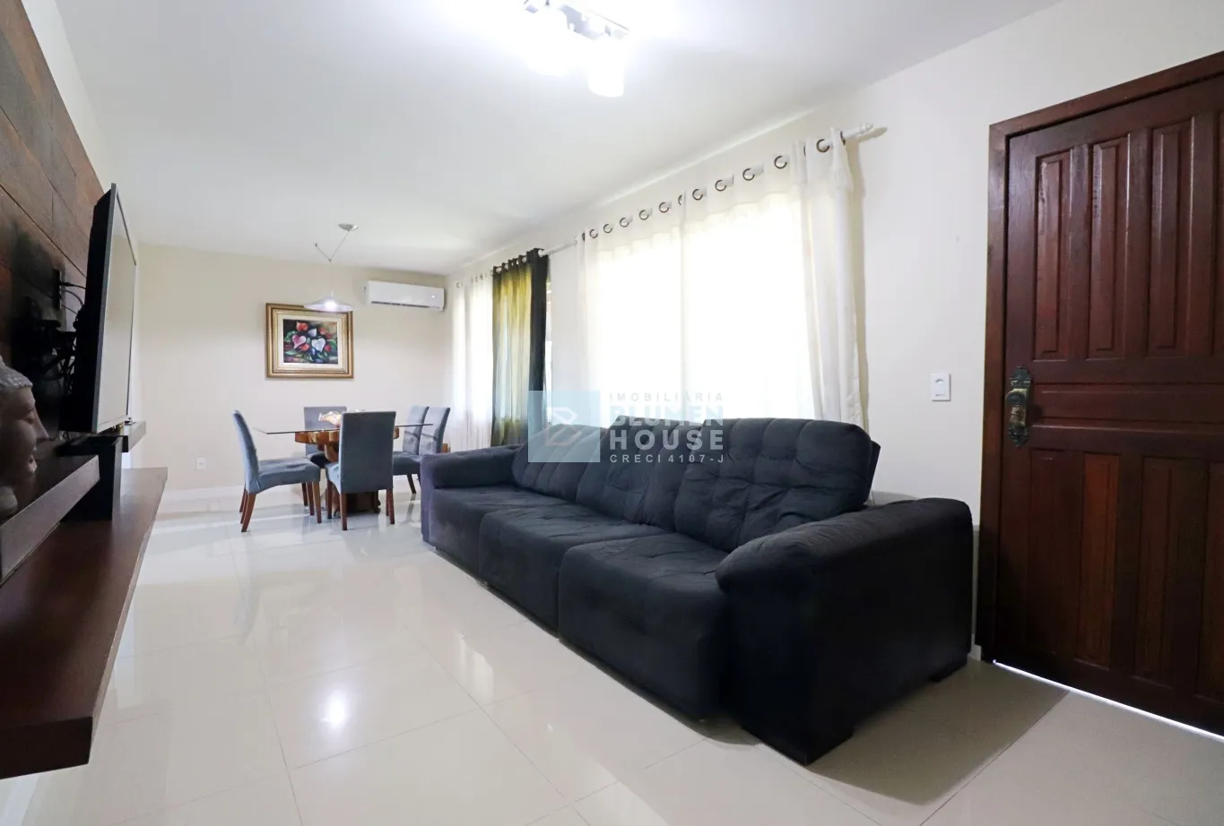 Ampla casa com piscina no bairro Fortaleza! — foto 3