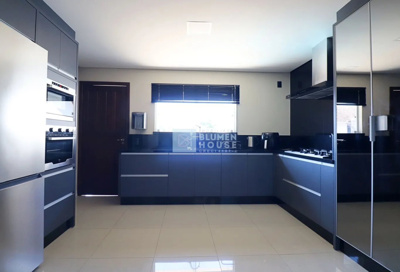 Ampla casa com piscina no bairro Fortaleza! — foto 7