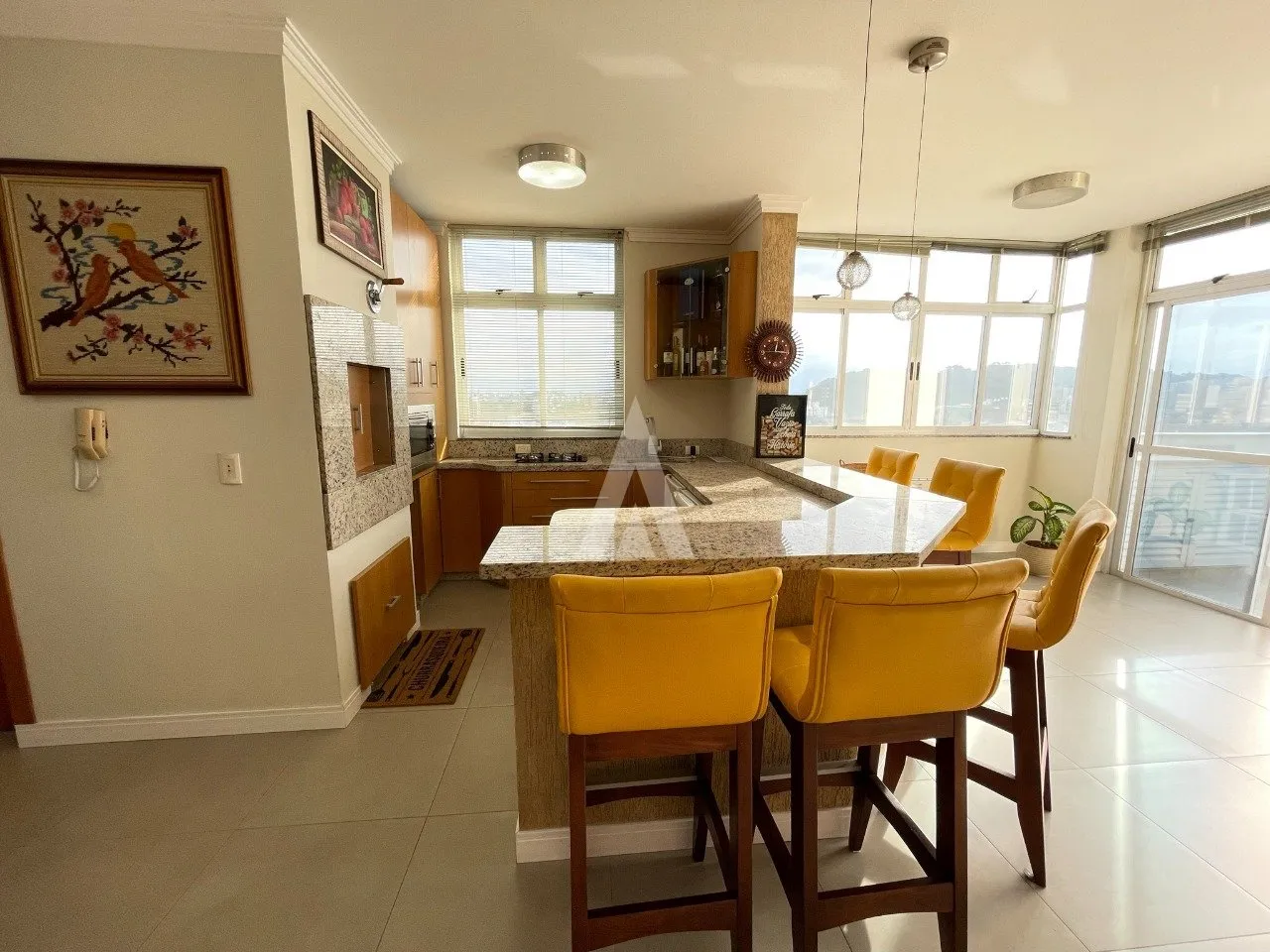 Cobertura com 1 suíte(s) mais 2 quarto(s) à venda no bairro BOM RETIRO em JOINVILLE, por R$ 990.000.00. — foto 3